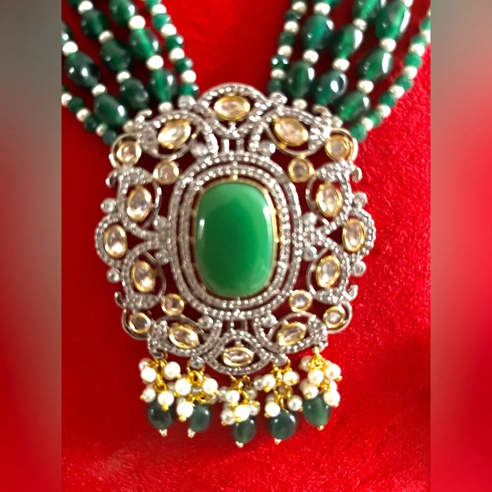 Grand Emerald&American Diamanté Pendant Held By Pearls &Green Droplets Earrings - Picture 5 of 6